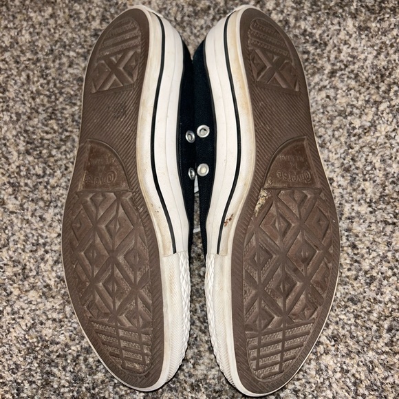Black converse size 7.5 in women - Picture 2 of 3